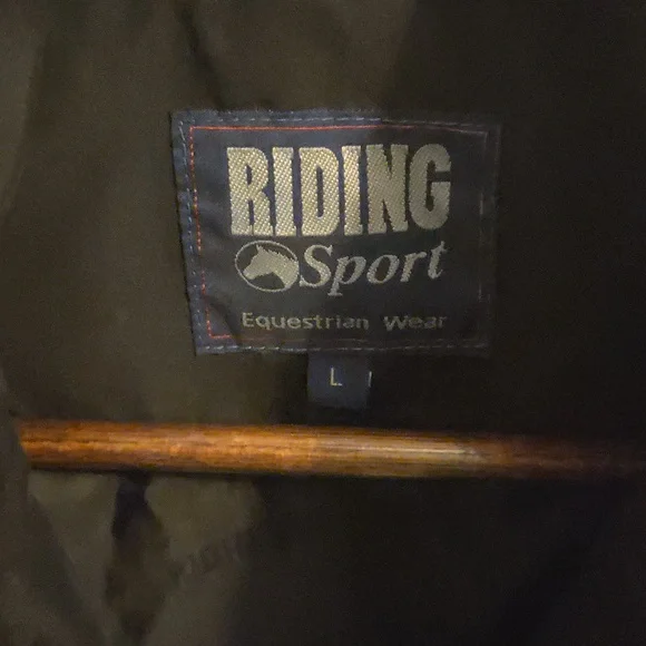 Elegant Black Quilted Vest for Women - Picture 2 of 4